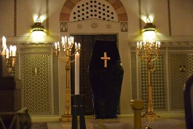 Im Sarg steckt die Wahrheit.