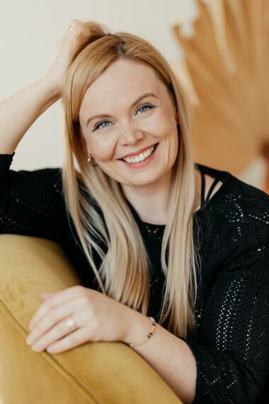 Eine Portraitaufnahme von Pia-Rhona Saxe