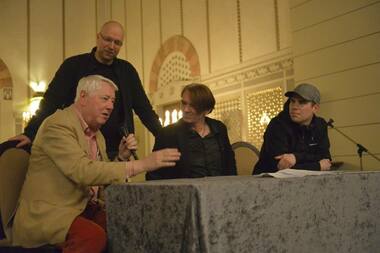 Jason Dark im Interview mit Moderator Martin Maria Schwarz und den beiden Regisseuren Dennis Ehrhardt und Sebastian Breitbach.