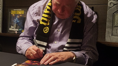 Jason Dark signiert fleißig