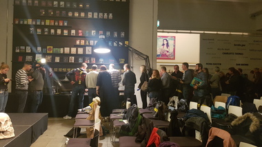 Fan-Schlange zur Signierstunde